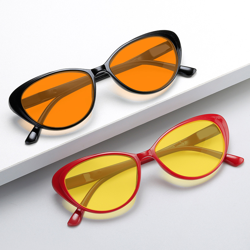 Lunettes rétro œil de chat pou - Retro Gaming Projector avis et prix